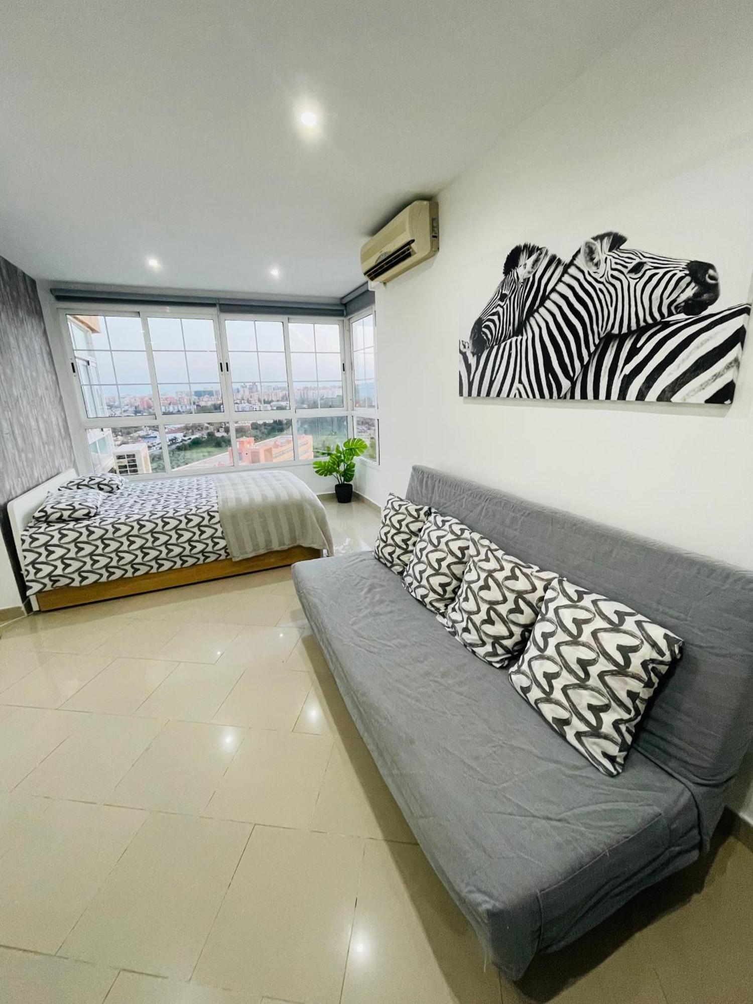Apartamento La Torre 1337 Precioso, Moderno Y Con Piscina ตอร์เรโมลิโนส ภายนอก รูปภาพ